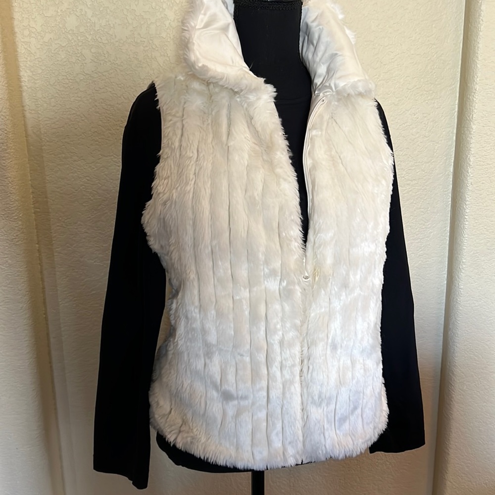 COPY - NWT Size 1, small, Chicos Winter White Reversible Synthetic Fur to Satin…